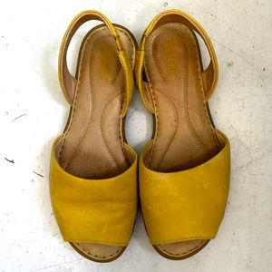 Yellow Born Trang sandals, size 7
